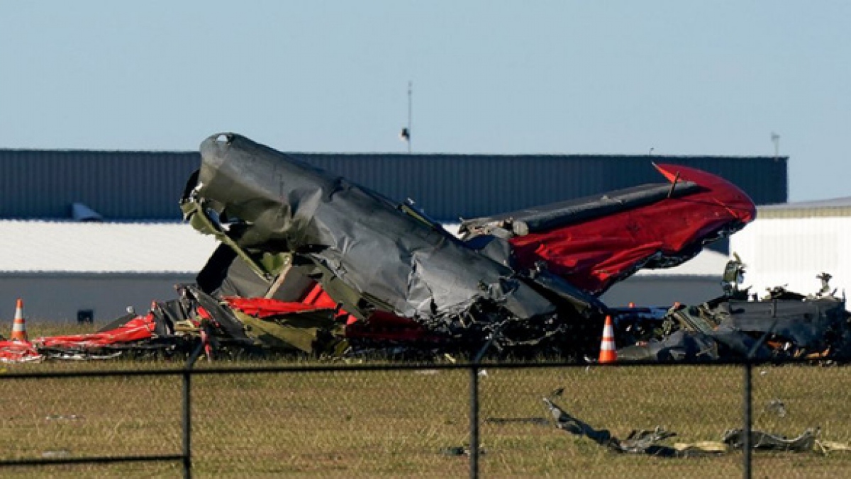 6 người chết trong vụ hai máy bay quân sự Mỹ đâm nhau khi trình diễn trên không